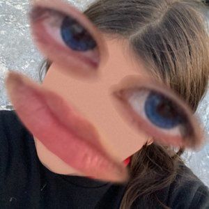 Meet your Posher, Mara camila